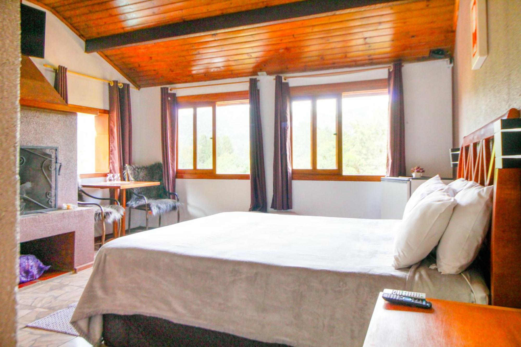 Hotel Ninho Do Falcão 4*
