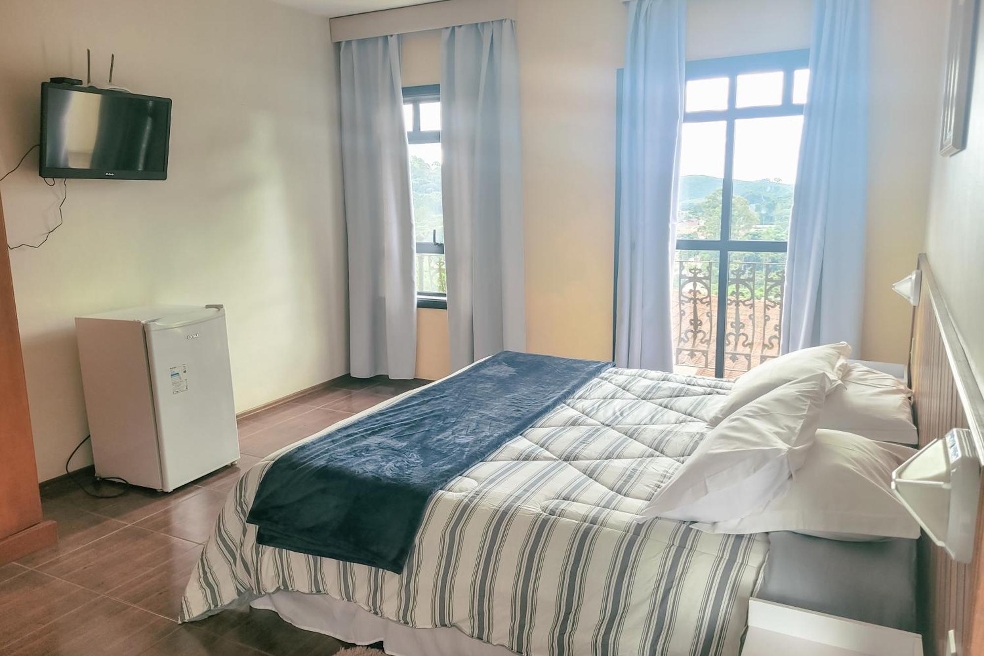 Hotel Ninho Do Falcão 4*
